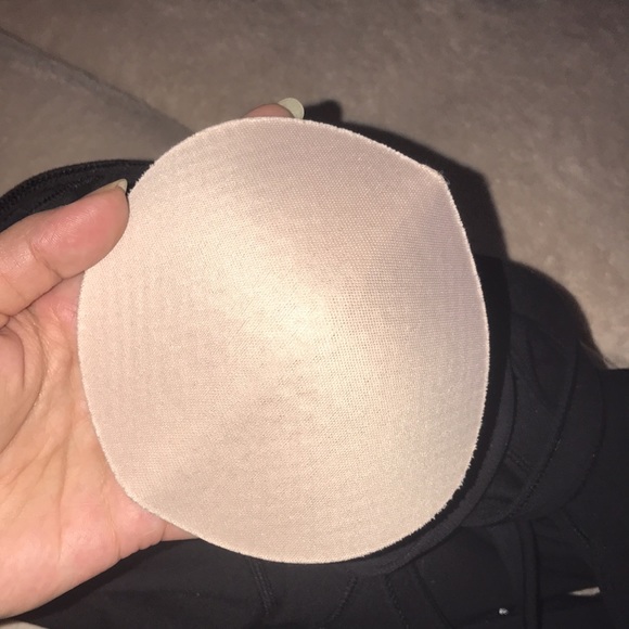 Lululemon black size 6 tank top built in bra mesh accents criss cross back 💕 - Picture 9 of 10